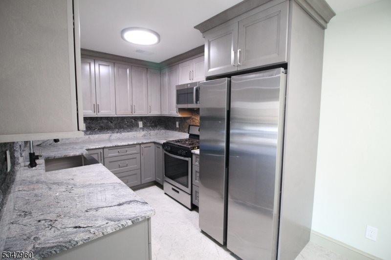 113 Stratford Pl, Bridgewater Township, NJ 08805