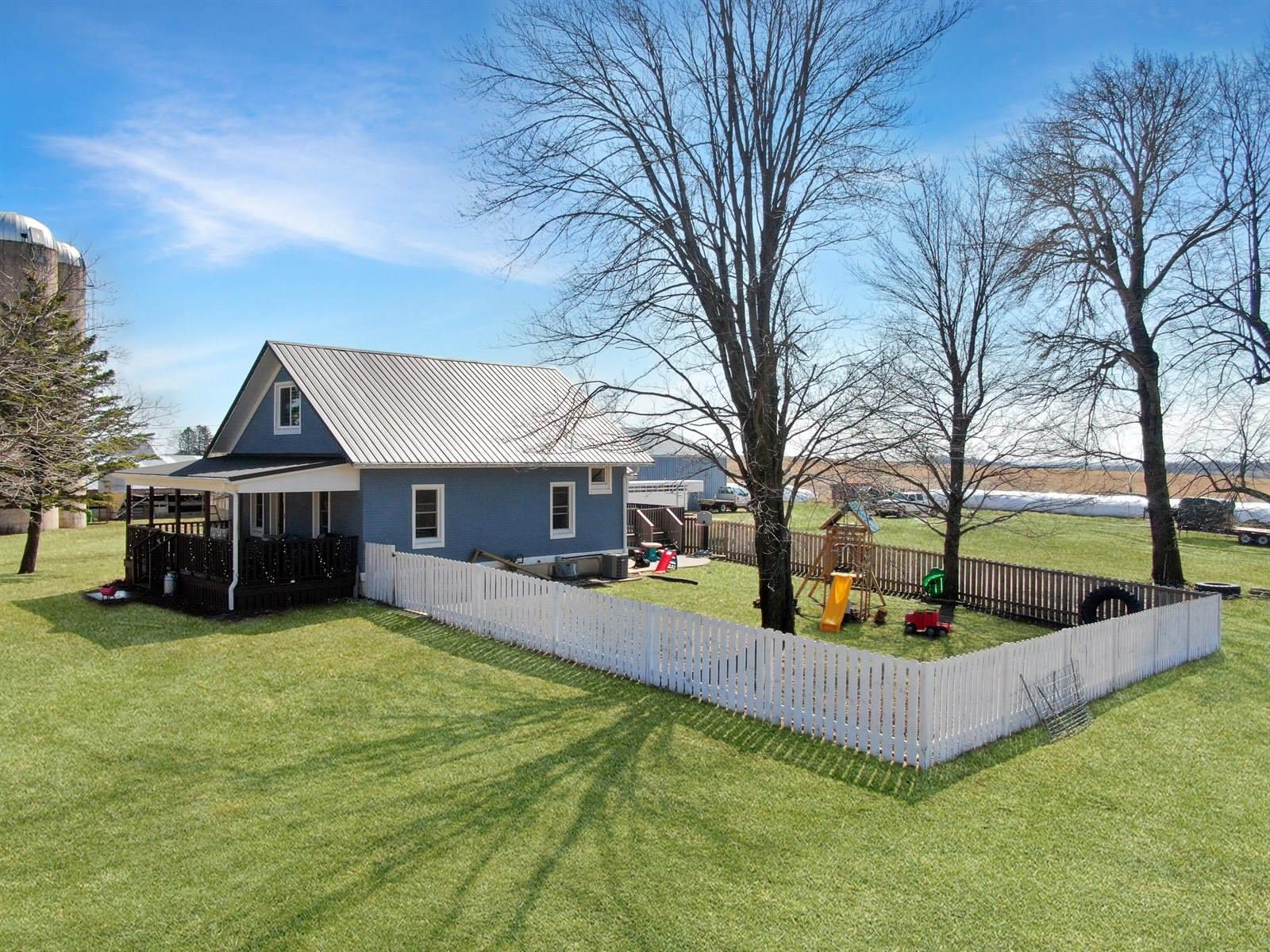 E8923 Peaceful Valley Rd, Cashton, WI 54619