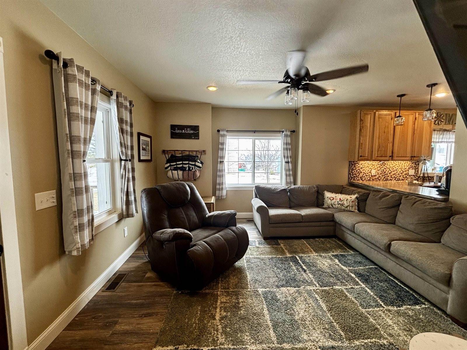 E8923 Peaceful Valley Rd, Cashton, WI 54619