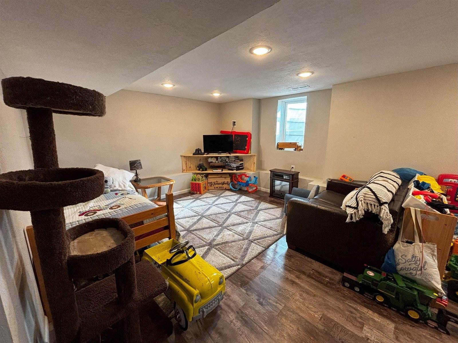 E8923 Peaceful Valley Rd, Cashton, WI 54619
