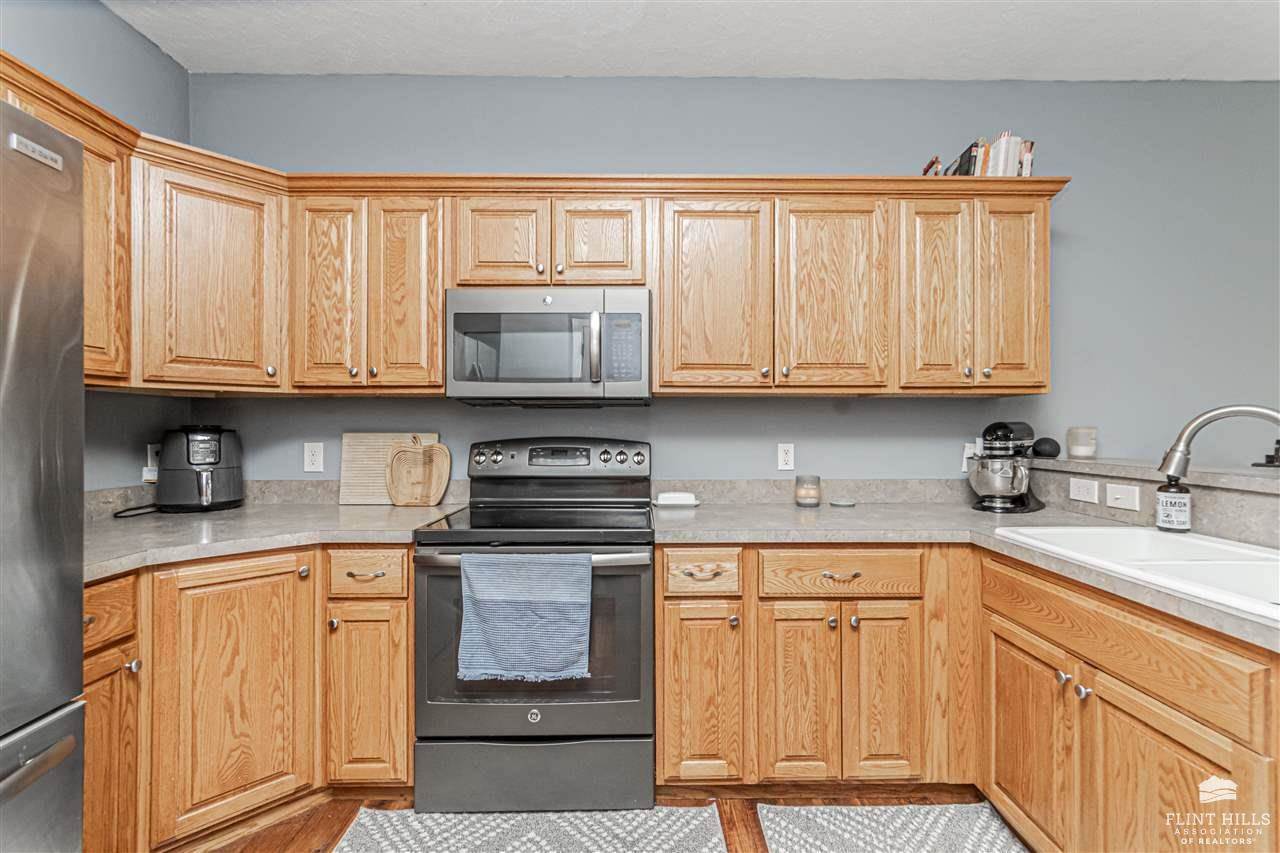 1337 Overbrooke Drive, Junction City, KS 66441