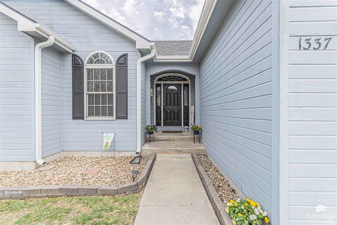 1337 Overbrooke Drive, Junction City, KS 66441