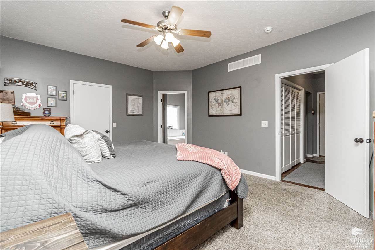 1337 Overbrooke Drive, Junction City, KS 66441