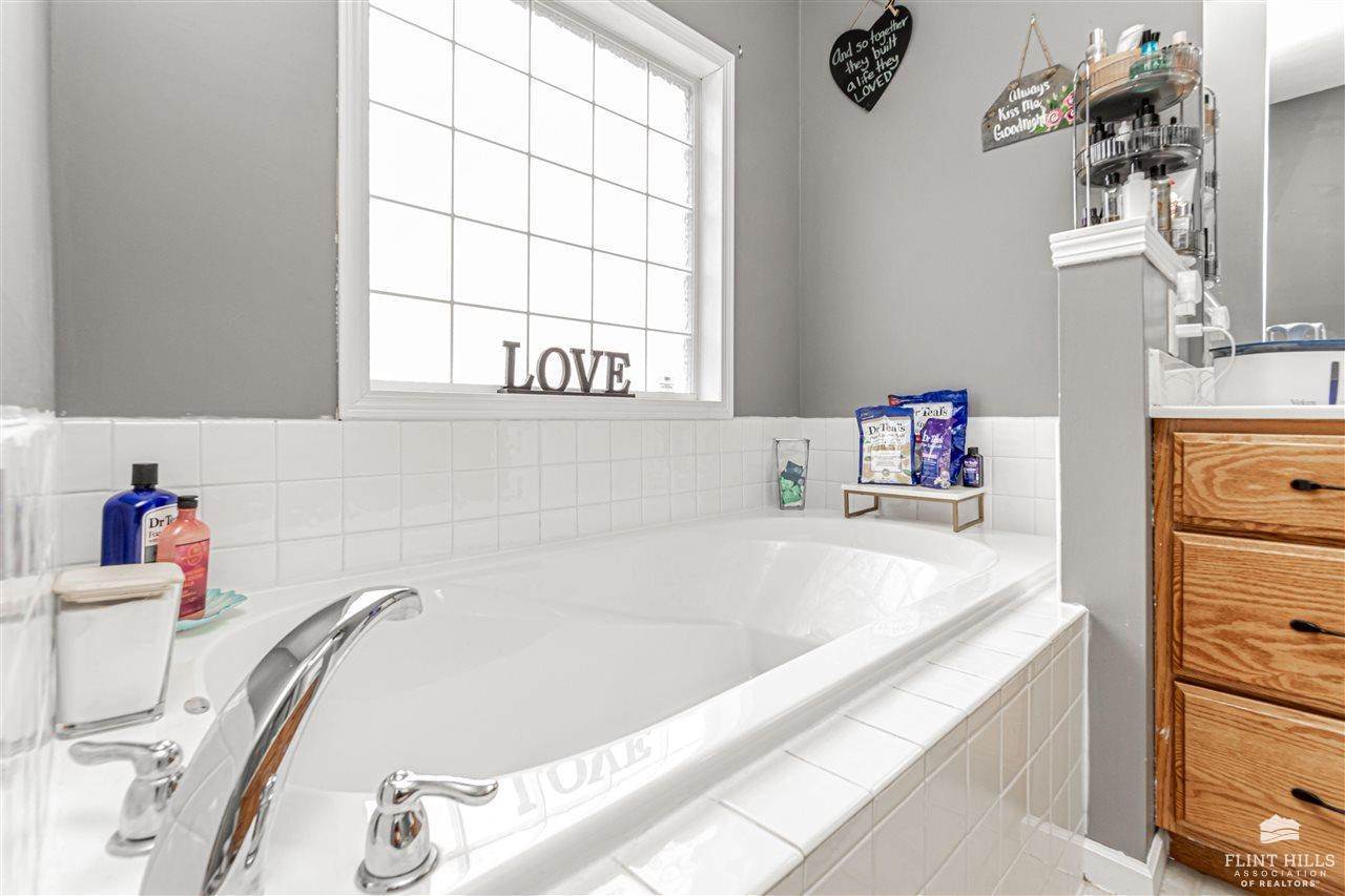 1337 Overbrooke Drive, Junction City, KS 66441