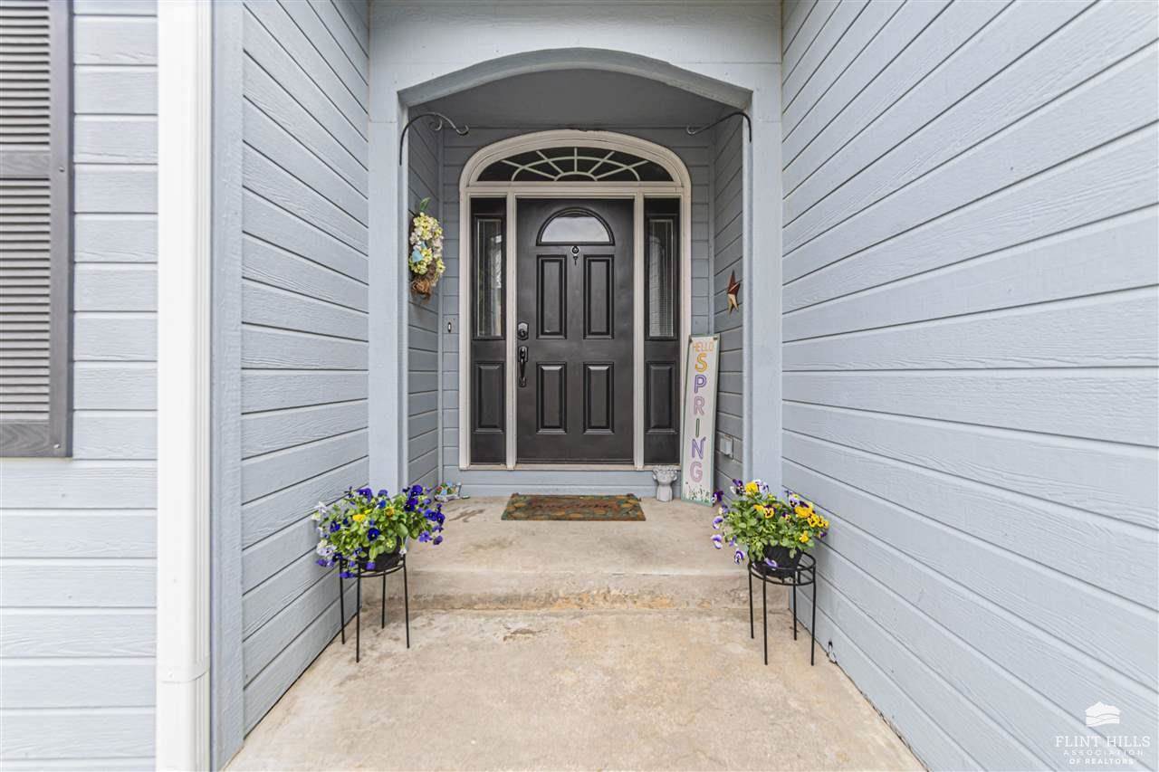1337 Overbrooke Drive, Junction City, KS 66441