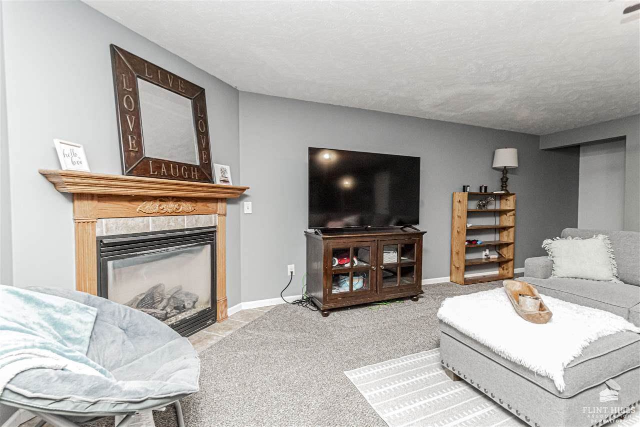 1337 Overbrooke Drive, Junction City, KS 66441