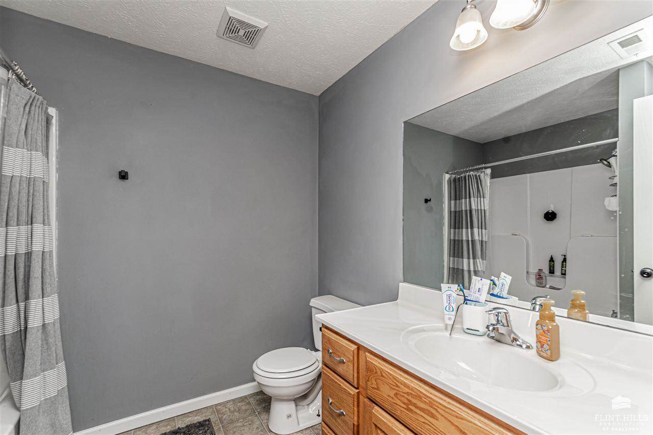 1337 Overbrooke Drive, Junction City, KS 66441