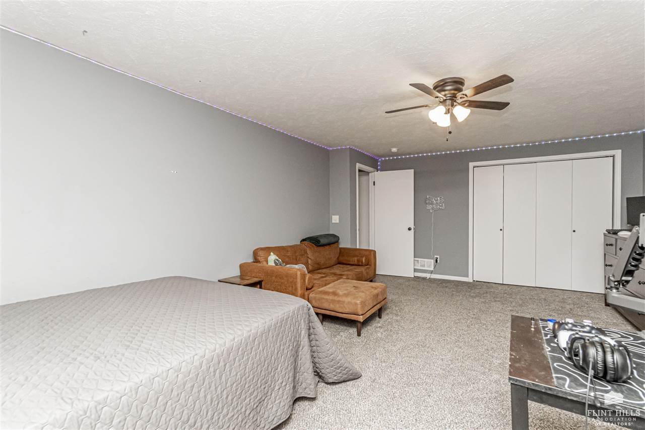 1337 Overbrooke Drive, Junction City, KS 66441
