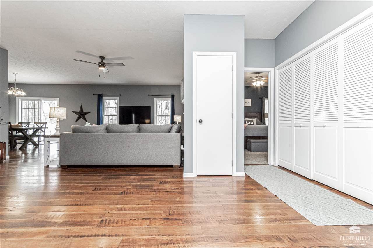 1337 Overbrooke Drive, Junction City, KS 66441