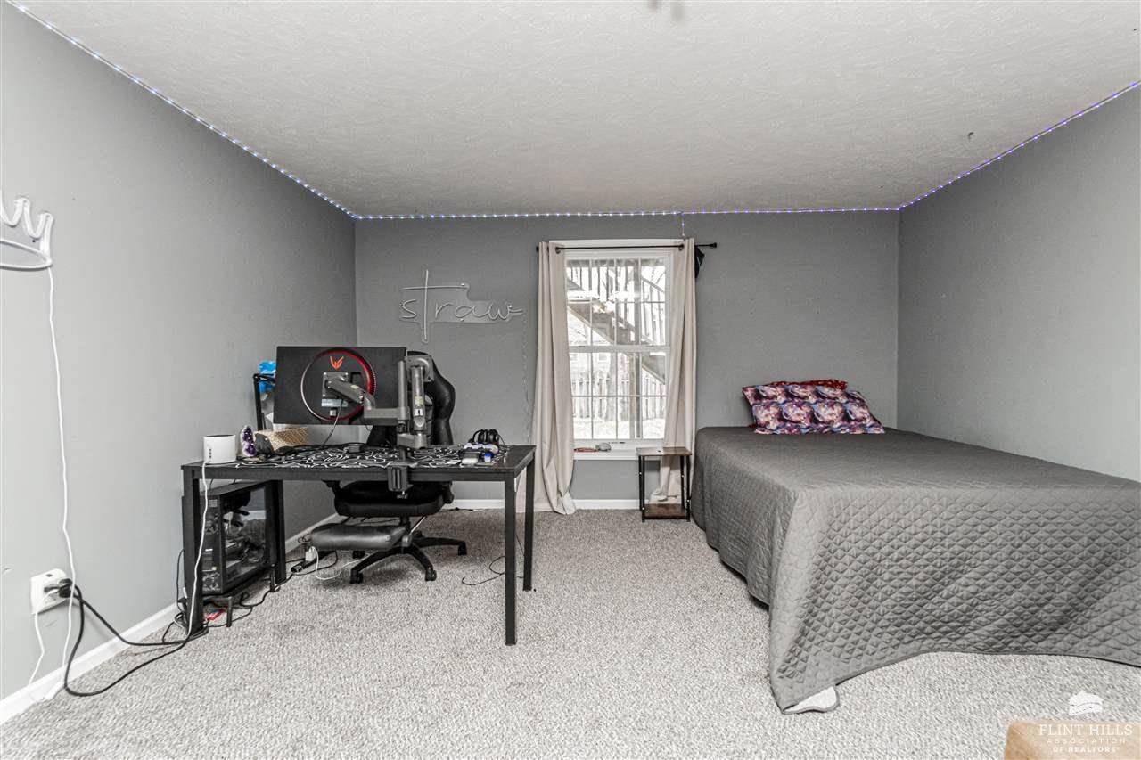 1337 Overbrooke Drive, Junction City, KS 66441