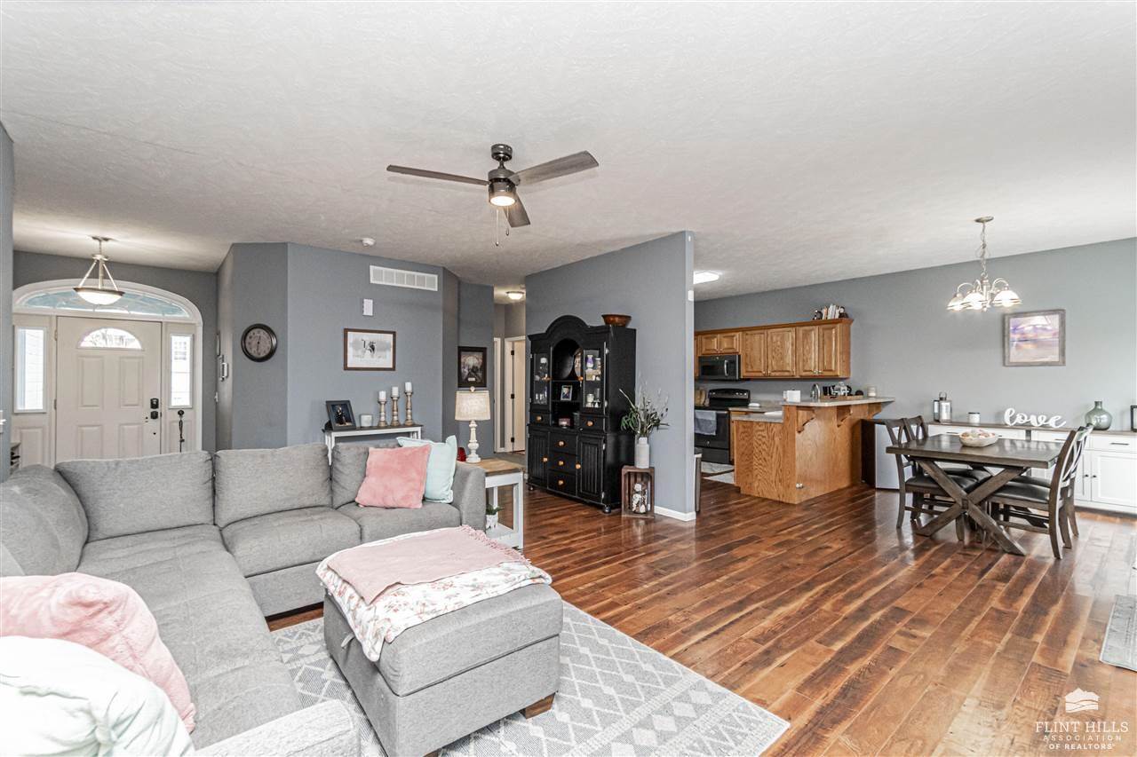 1337 Overbrooke Drive, Junction City, KS 66441