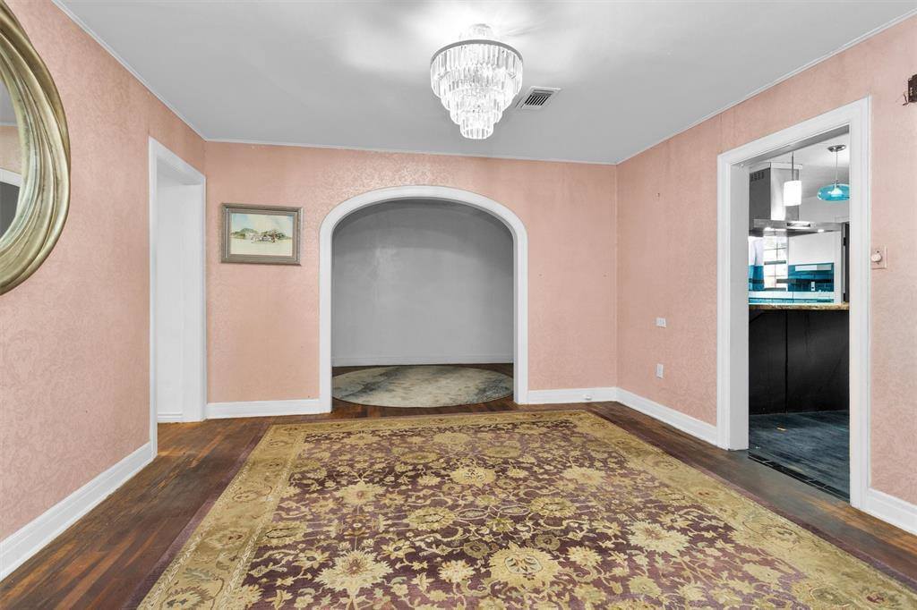 205 South Hood Street, Alvin, TX 77511