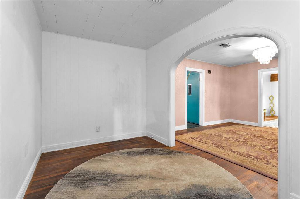 205 South Hood Street, Alvin, TX 77511