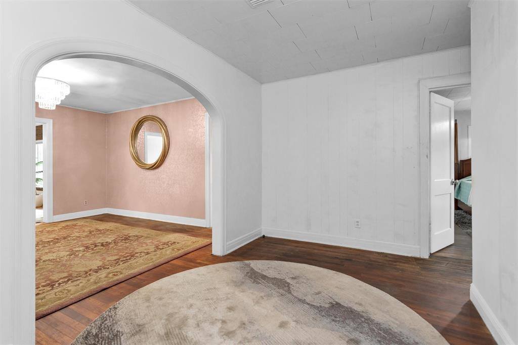 205 South Hood Street, Alvin, TX 77511
