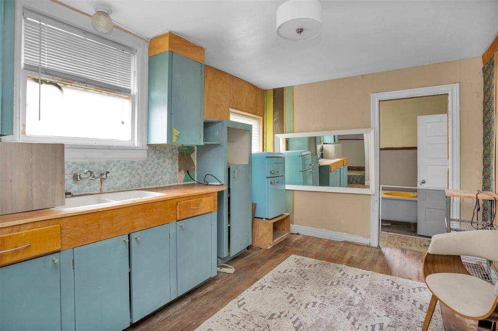 205 South Hood Street, Alvin, TX 77511