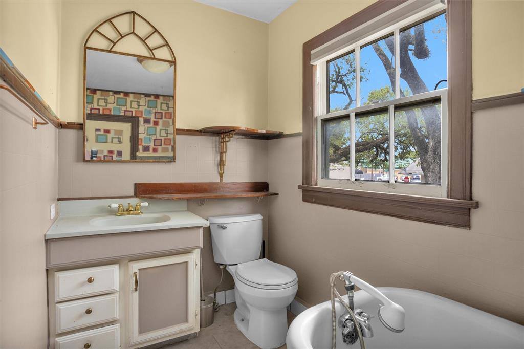 205 South Hood Street, Alvin, TX 77511