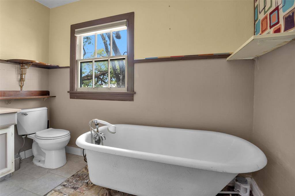 205 South Hood Street, Alvin, TX 77511