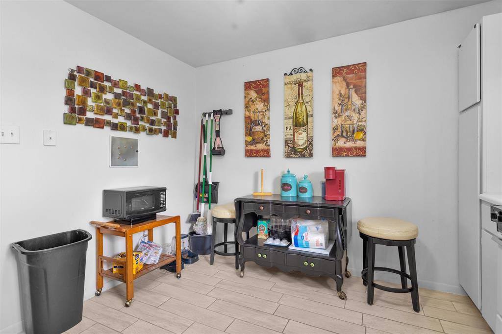 205 South Hood Street, Alvin, TX 77511