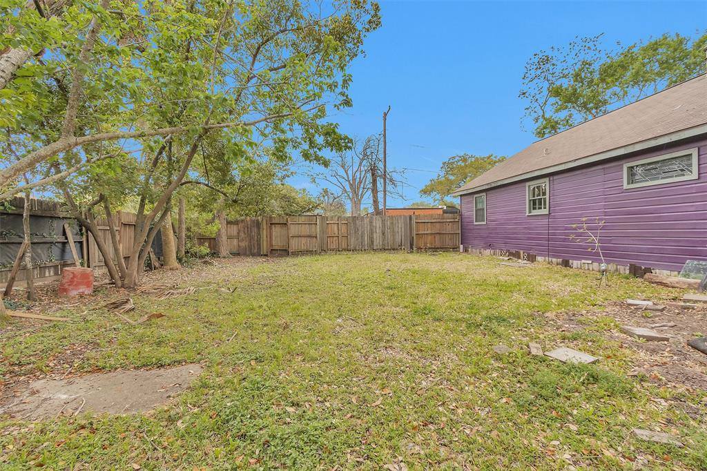 205 South Hood Street, Alvin, TX 77511