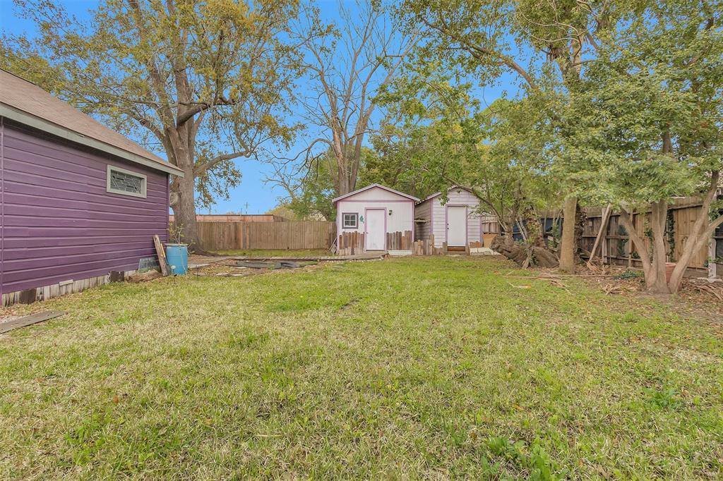 205 South Hood Street, Alvin, TX 77511