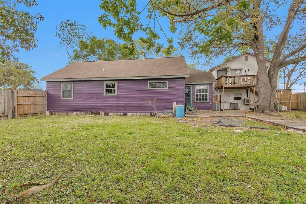 205 South Hood Street, Alvin, TX 77511