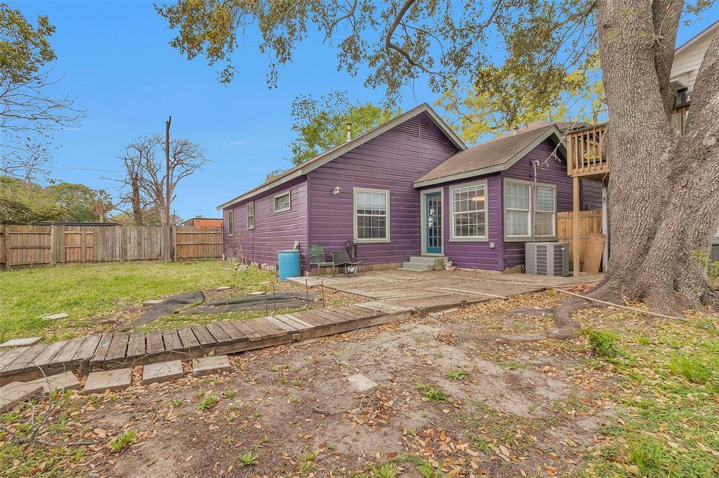 205 South Hood Street, Alvin, TX 77511