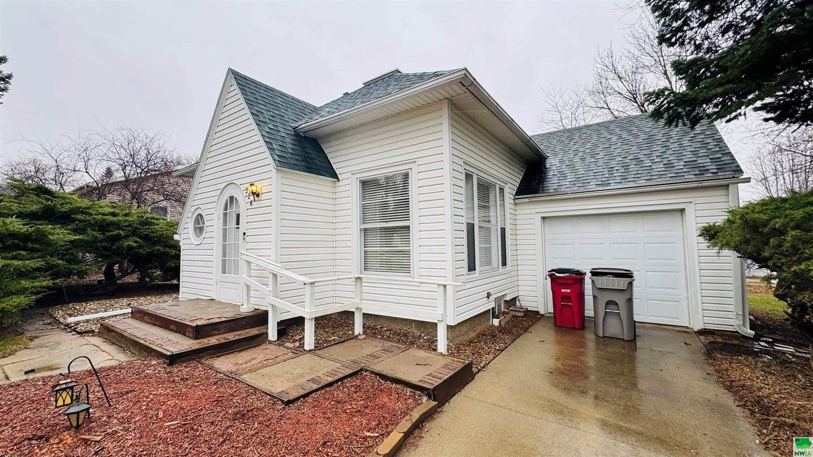 326 Maple, Lawton, IA 51030