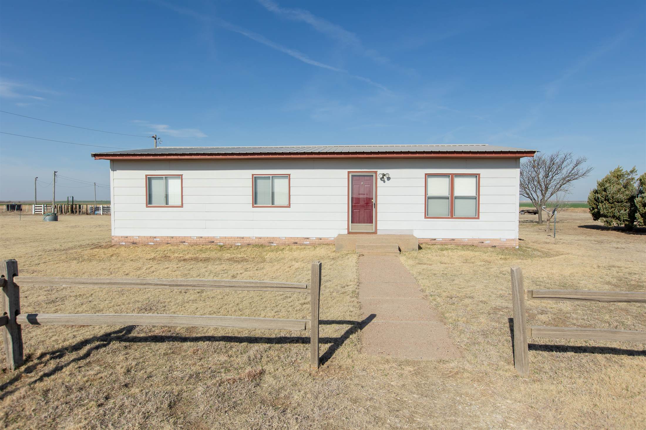 6477 N Road N, Ulysses, KS 67880