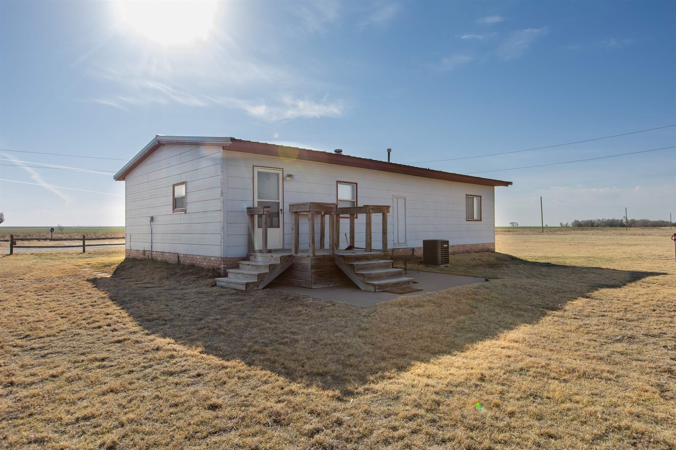 6477 N Road N, Ulysses, KS 67880