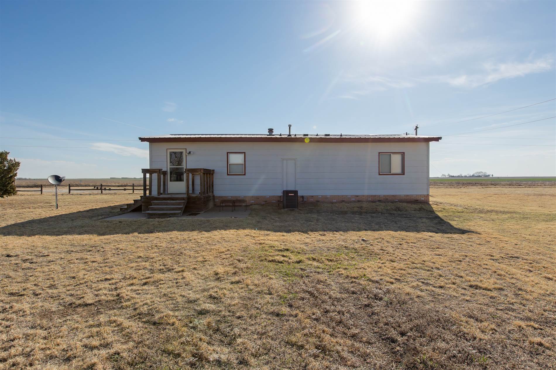 6477 N Road N, Ulysses, KS 67880
