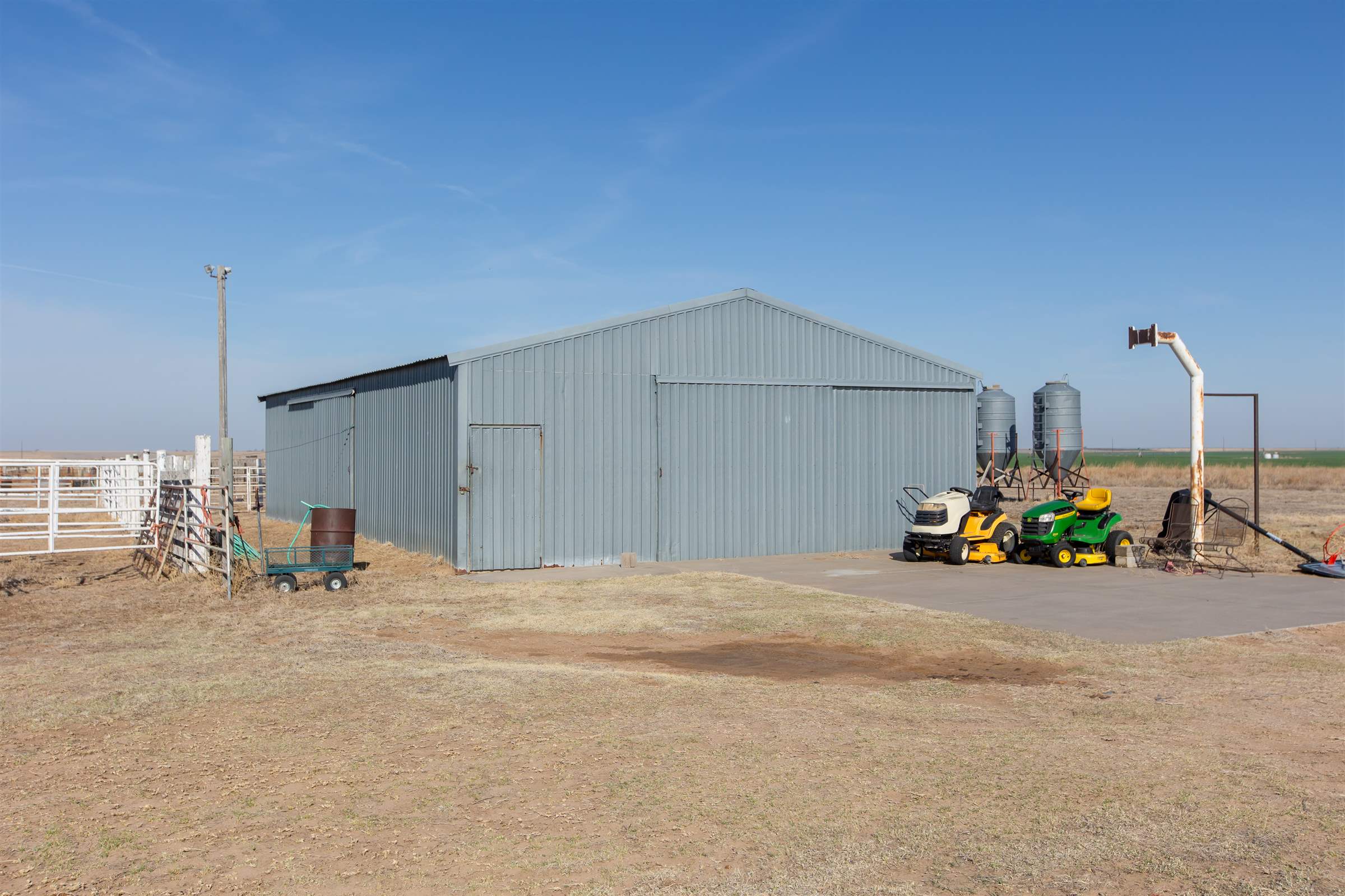 6477 N Road N, Ulysses, KS 67880