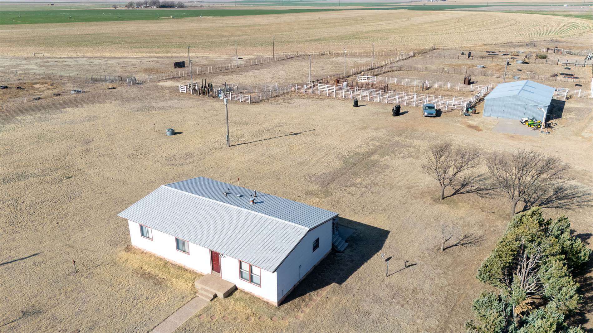 6477 N Road N, Ulysses, KS 67880