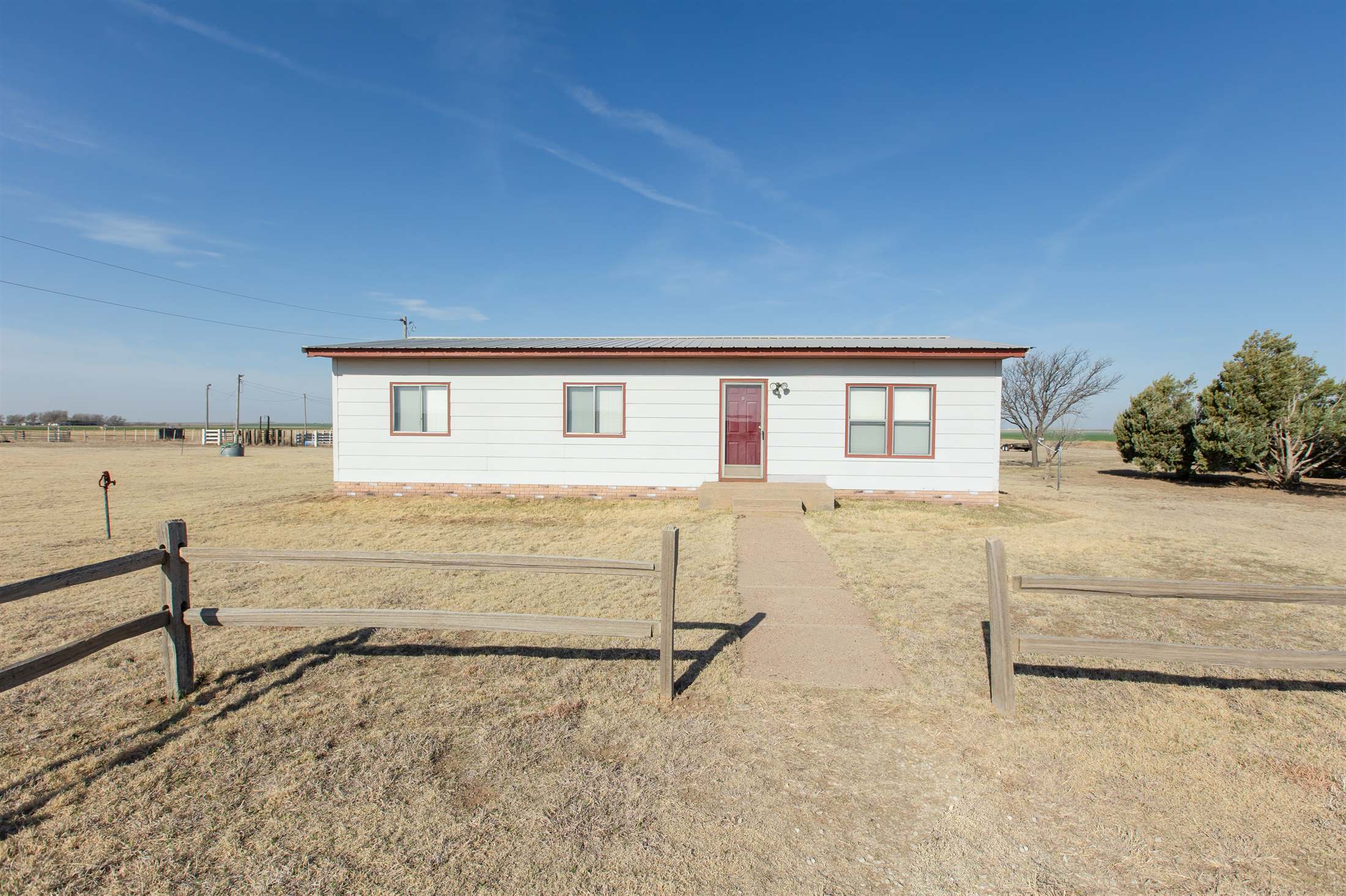 6477 N Road N, Ulysses, KS 67880
