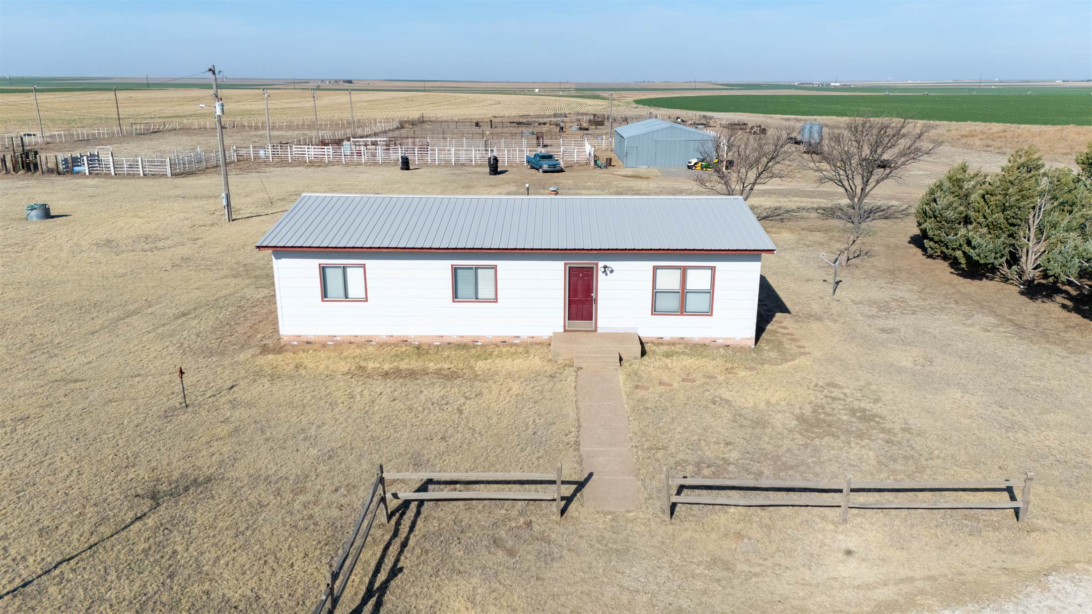 6477 N Road N, Ulysses, KS 67880