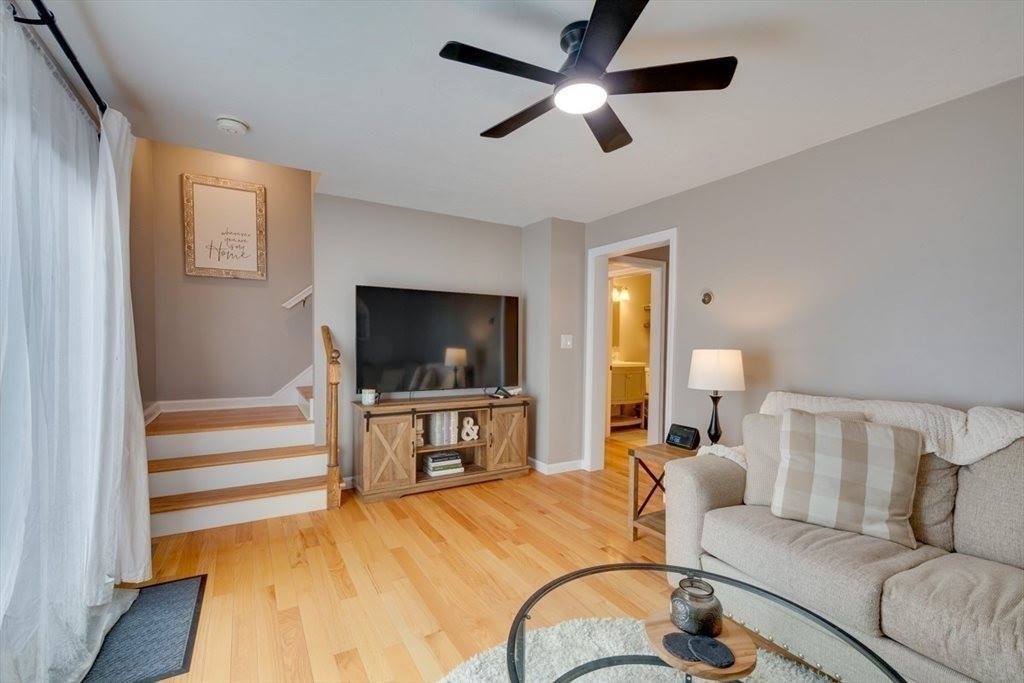 118 County, Attleboro, MA 02703