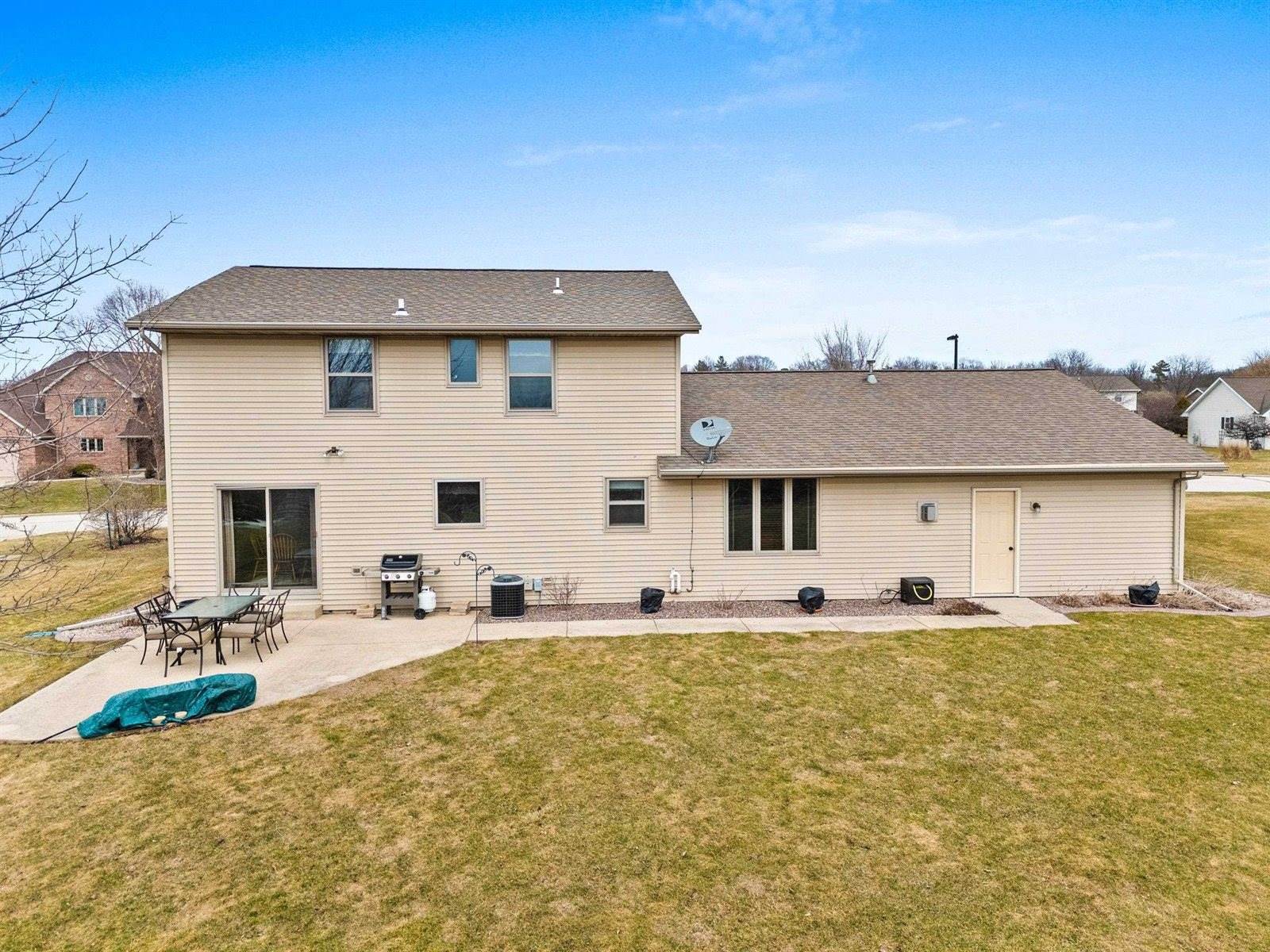 2784 Blue Spruce Drive, Green Bay, WI 54311