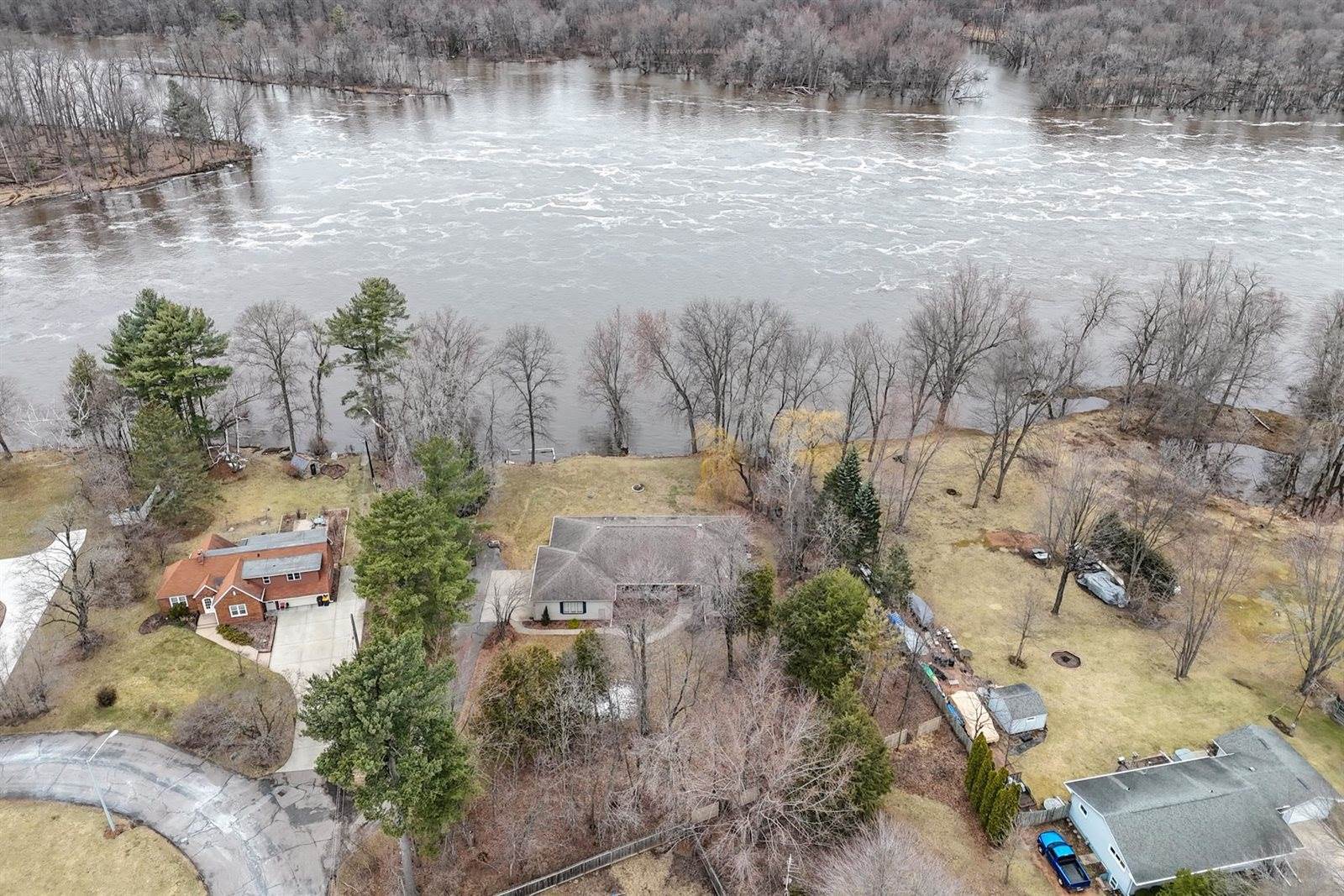 100 Shore Acres Drive, Wisconsin Rapids, WI 54494