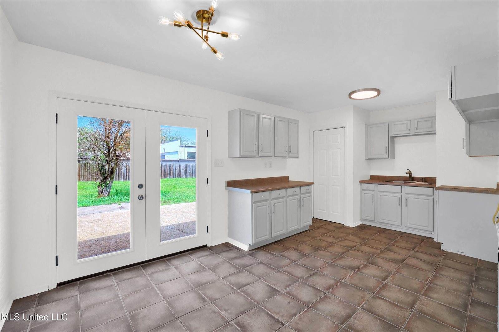 2308 Arbor Drive, Biloxi, MS 39531