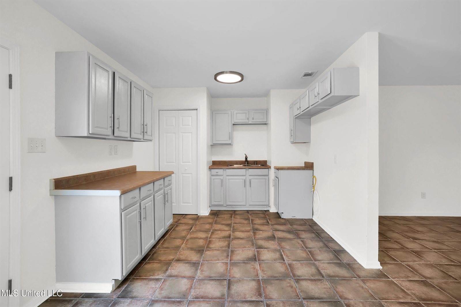 2308 Arbor Drive, Biloxi, MS 39531