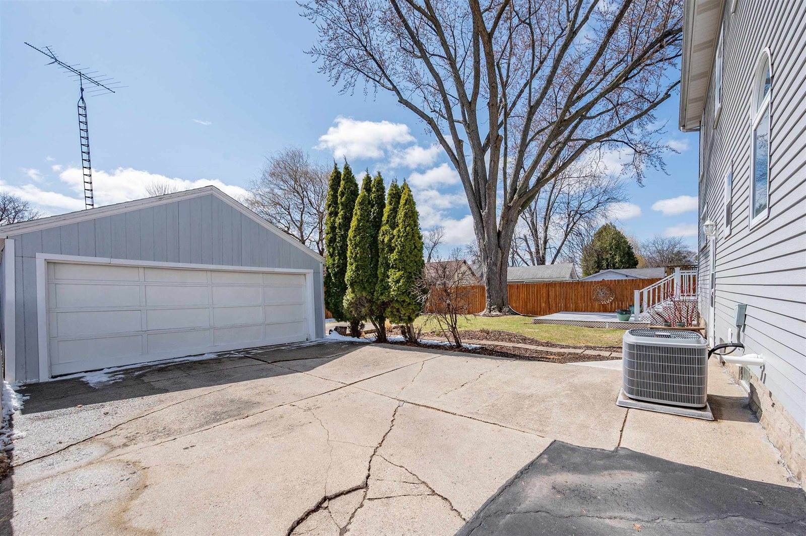 621 1ST Street, Menasha, WI 54952