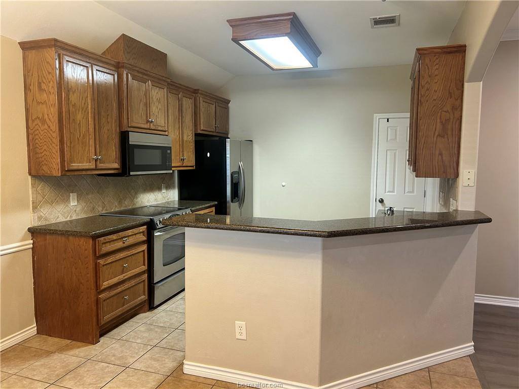 3917 Latinne Lane, College Station, TX 77845