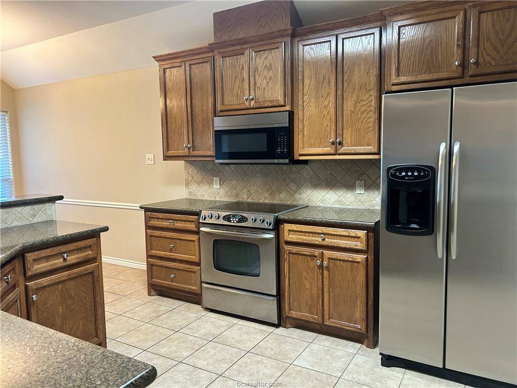 3917 Latinne Lane, College Station, TX 77845