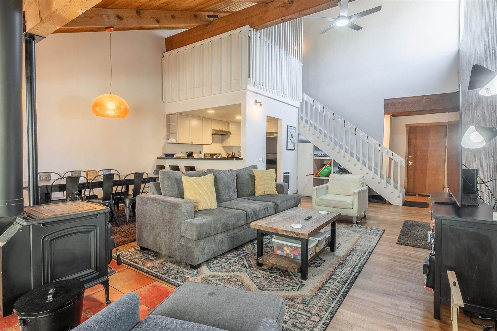 273 Rainbow Lane, Mammoth Lakes, CA 93546