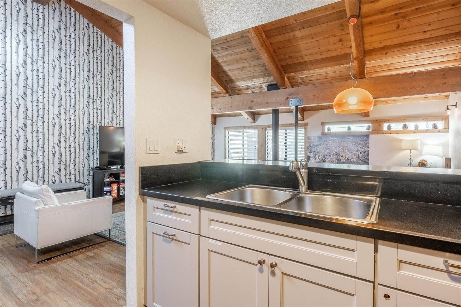 273 Rainbow Lane, Mammoth Lakes, CA 93546