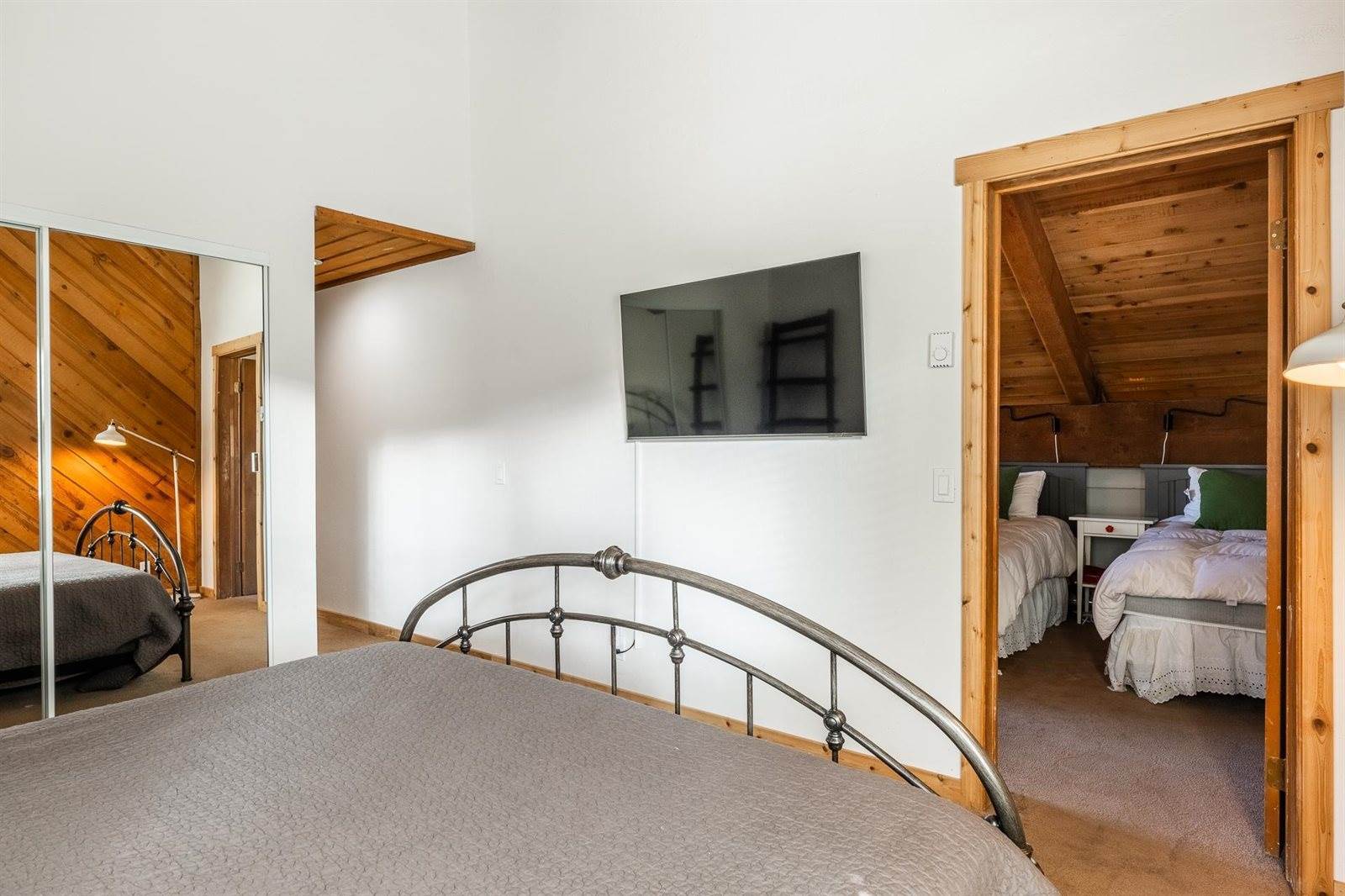 273 Rainbow Lane, Mammoth Lakes, CA 93546