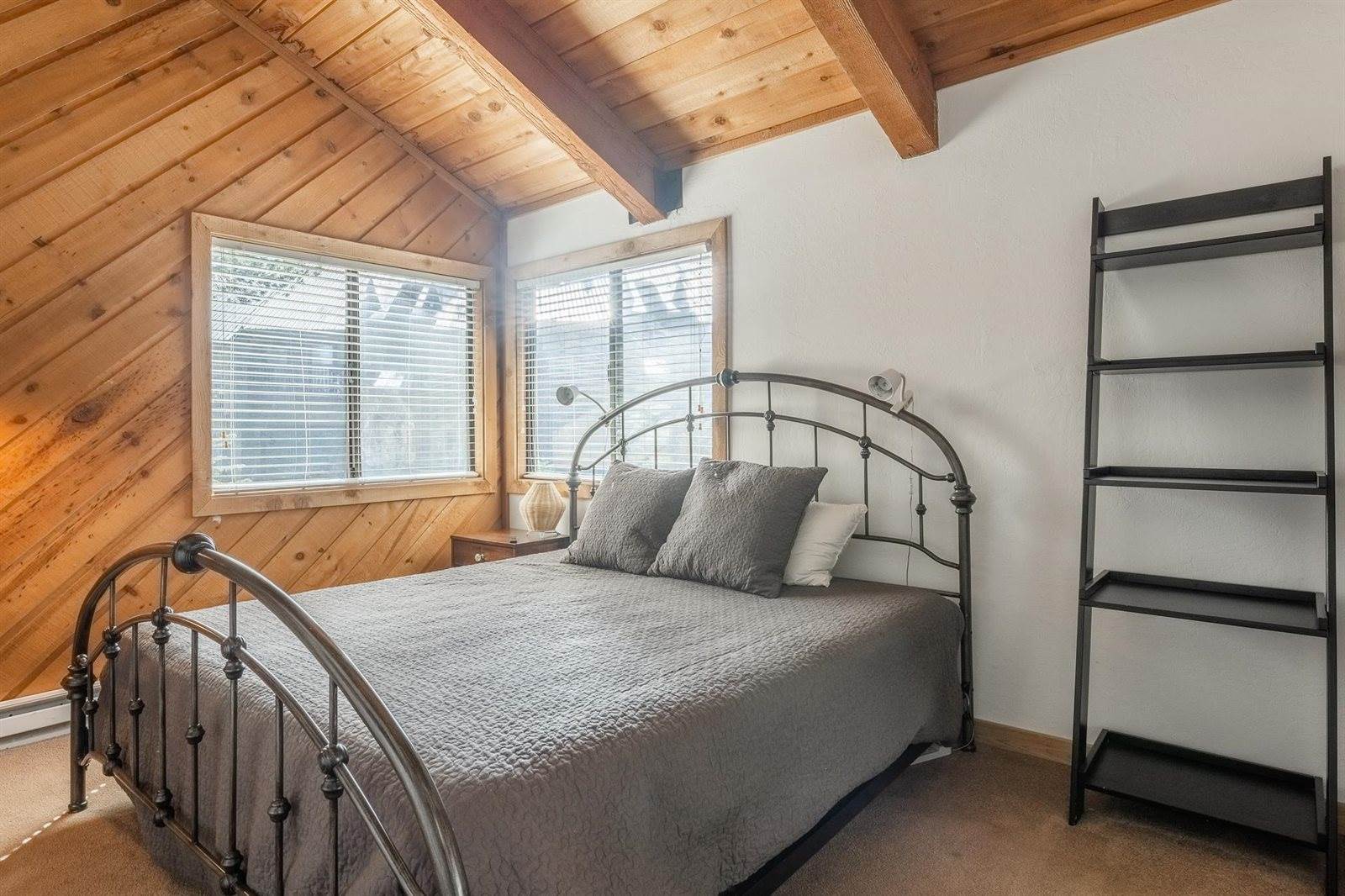 273 Rainbow Lane, Mammoth Lakes, CA 93546