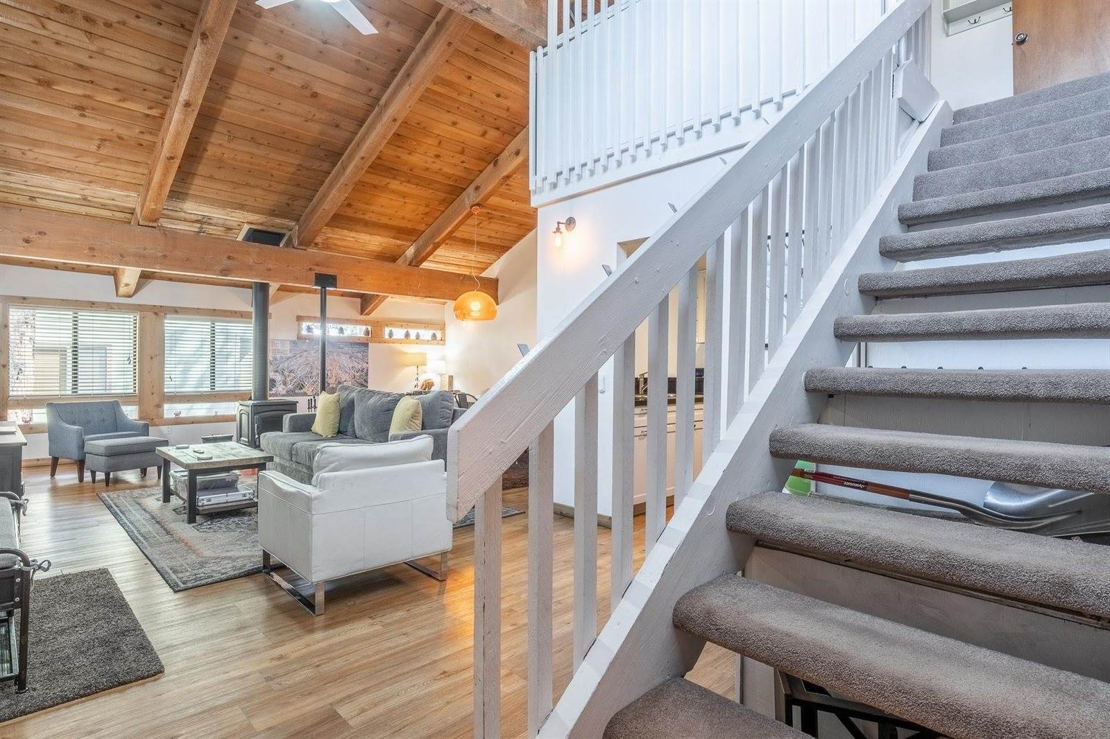 273 Rainbow Lane, Mammoth Lakes, CA 93546