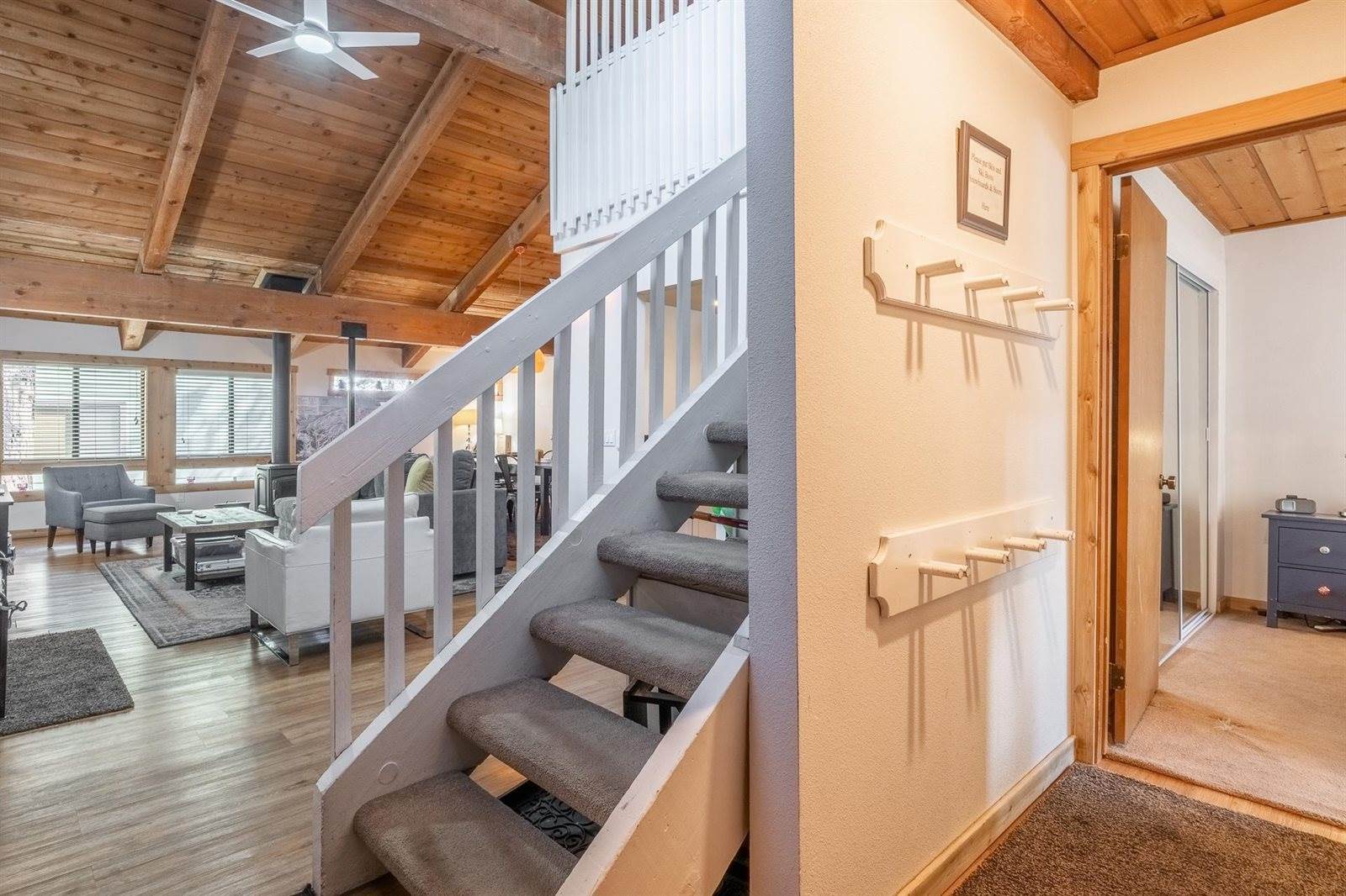 273 Rainbow Lane, Mammoth Lakes, CA 93546