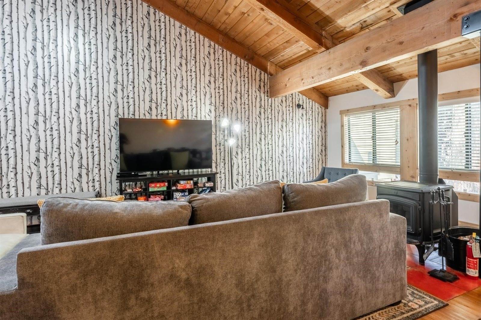 273 Rainbow Lane, Mammoth Lakes, CA 93546