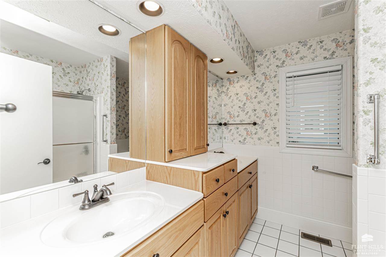 802 Ash Street, Abilene, KS 67410